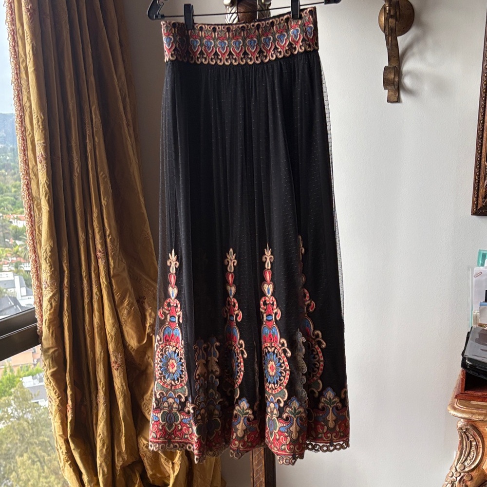 Alice and Olivia vintage maxi skirt with lining